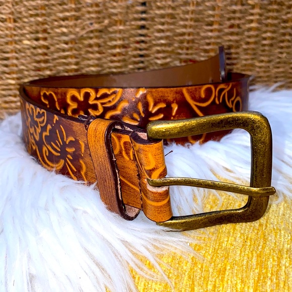 Butterfly flower Embossed leather belt - Picture 1 of 8